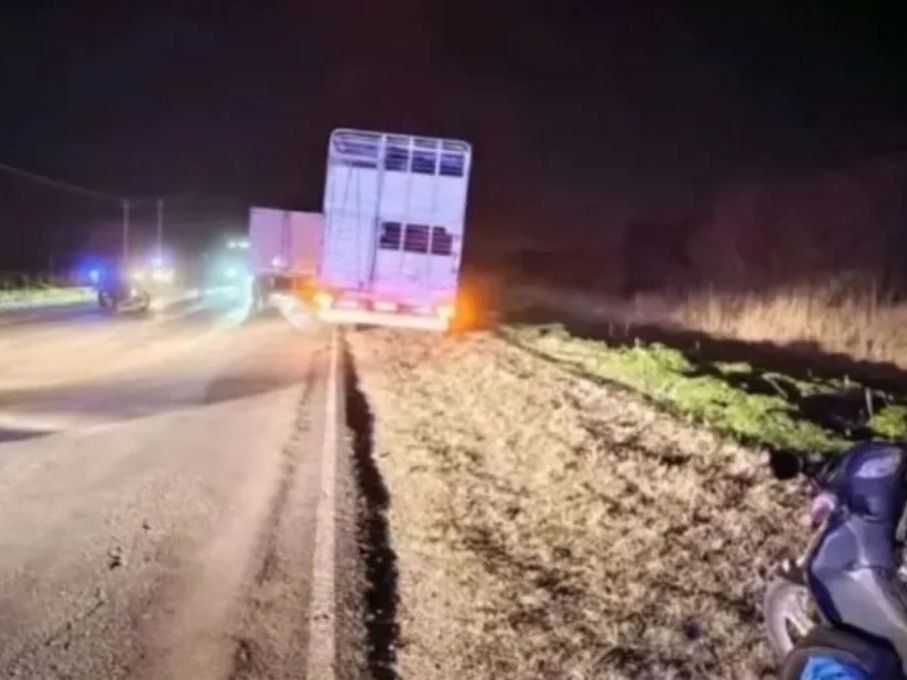 Aun se desconoce la razón por la que la mujer cayo de la moto en la que viajaba (Foto: Gentilezas)