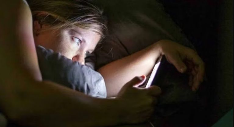 Tres pasos para desconectarse del celular y proteger la salud mental