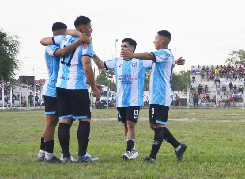 Tres equipos siguen en el Federativo de fútbol