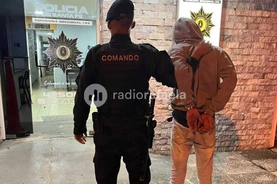 Insistía con entrar a la casa de su expareja, hasta que llego la policía