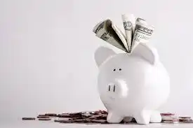 Por suba de tasas y absorción de pesos, se frenó el crédito