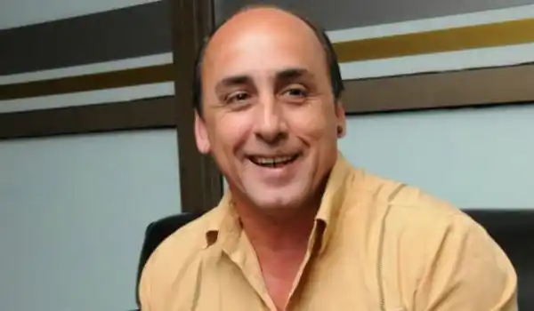 López Osuna cruzó a Fuertes y anunció una cena para financiarse