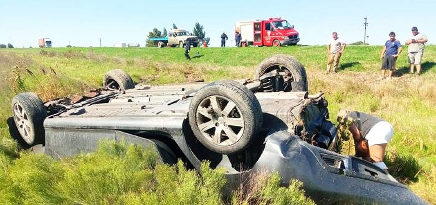 Heridos graves luego de  un vuelco en la Autovía 14