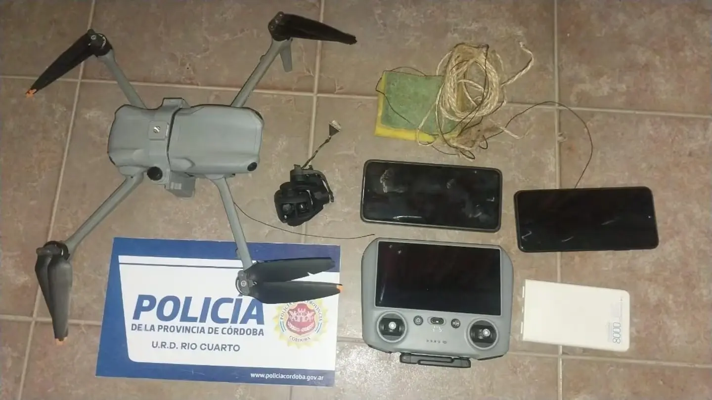 El drone cayó en el patio de un hogar de ancianos.Por: Prensa Policía