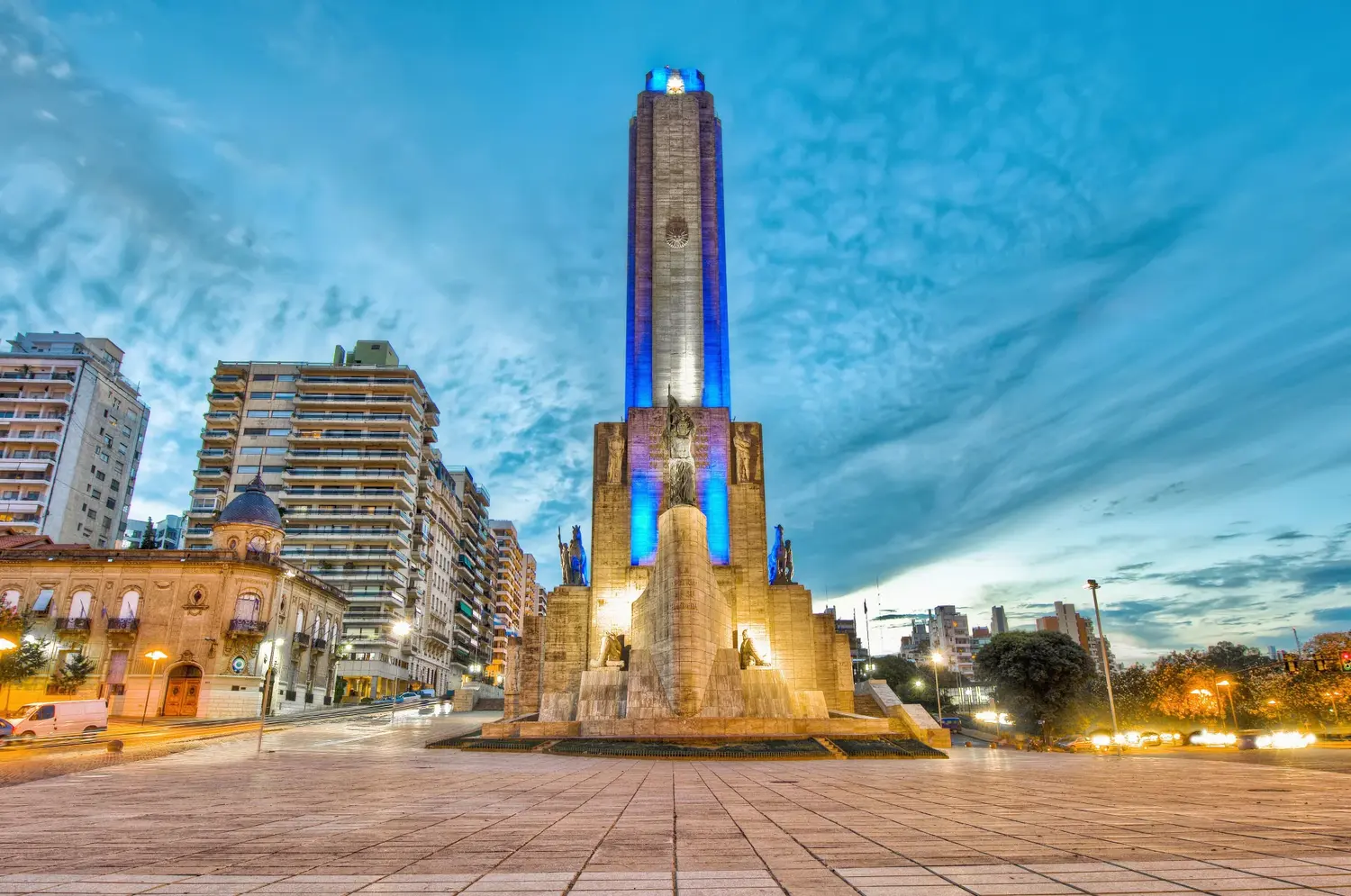 Llegó el día: la Provincia inaugura la restauración y puesta en valor del Monumento Nacional a la Bandera