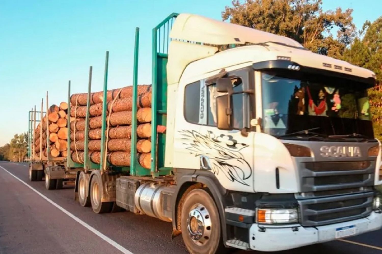 Uruguay firmó un decreto que afecta directamente a los transportistas argentinos