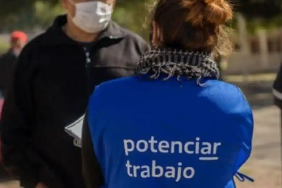 El Gobierno limitará por decreto la incorporación de beneficiarios a programas sociales