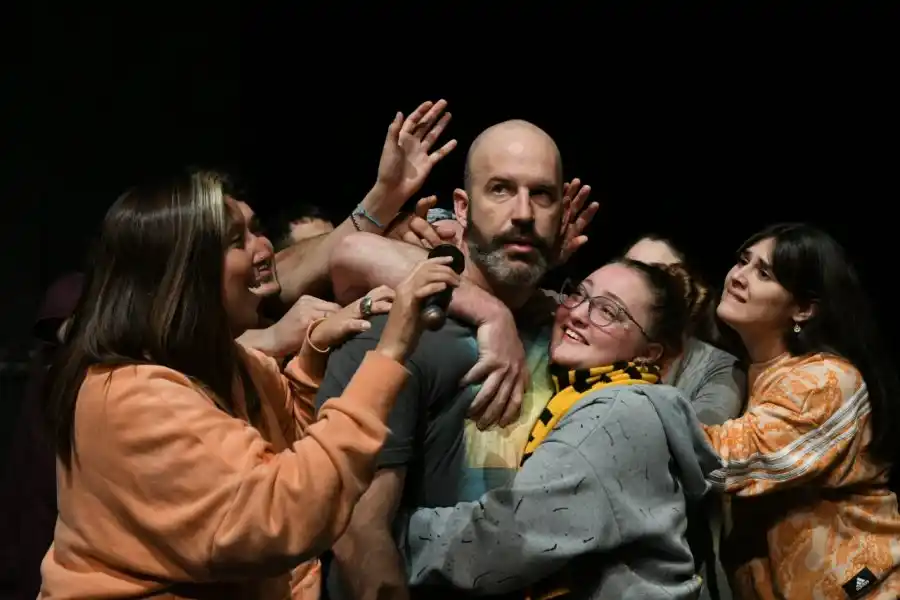 “La política del tiempo” se presenta en La Máscara