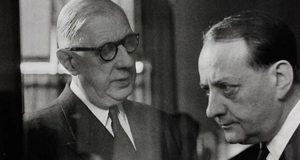 Charles de Gaulle, líder de la Francia Libre y presidente francés (1959-1969), junto a su prestigioso ministro André Malraux, a quien primero le confió la cartera de Interior y luego, durante diez años, la de Cultura. Archivo El Litoral