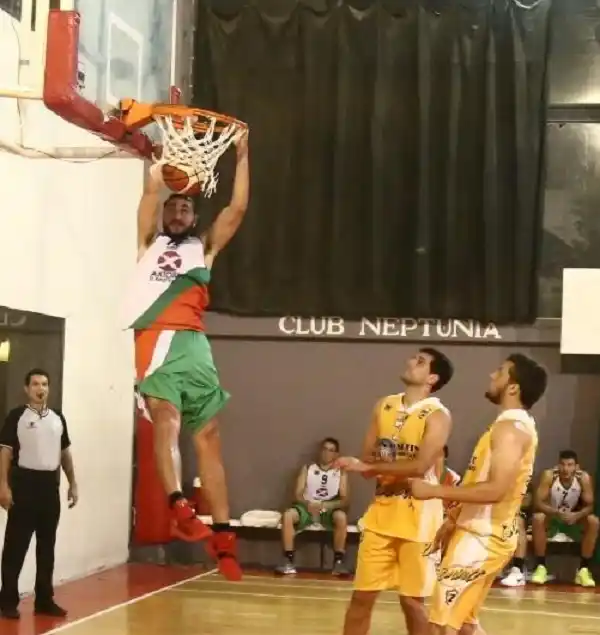 Victoria clara de Neptunia y ajustada caída de Racing en San Salvador