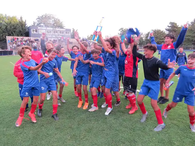 Volvió a rodar la pelota y volvió la alegría