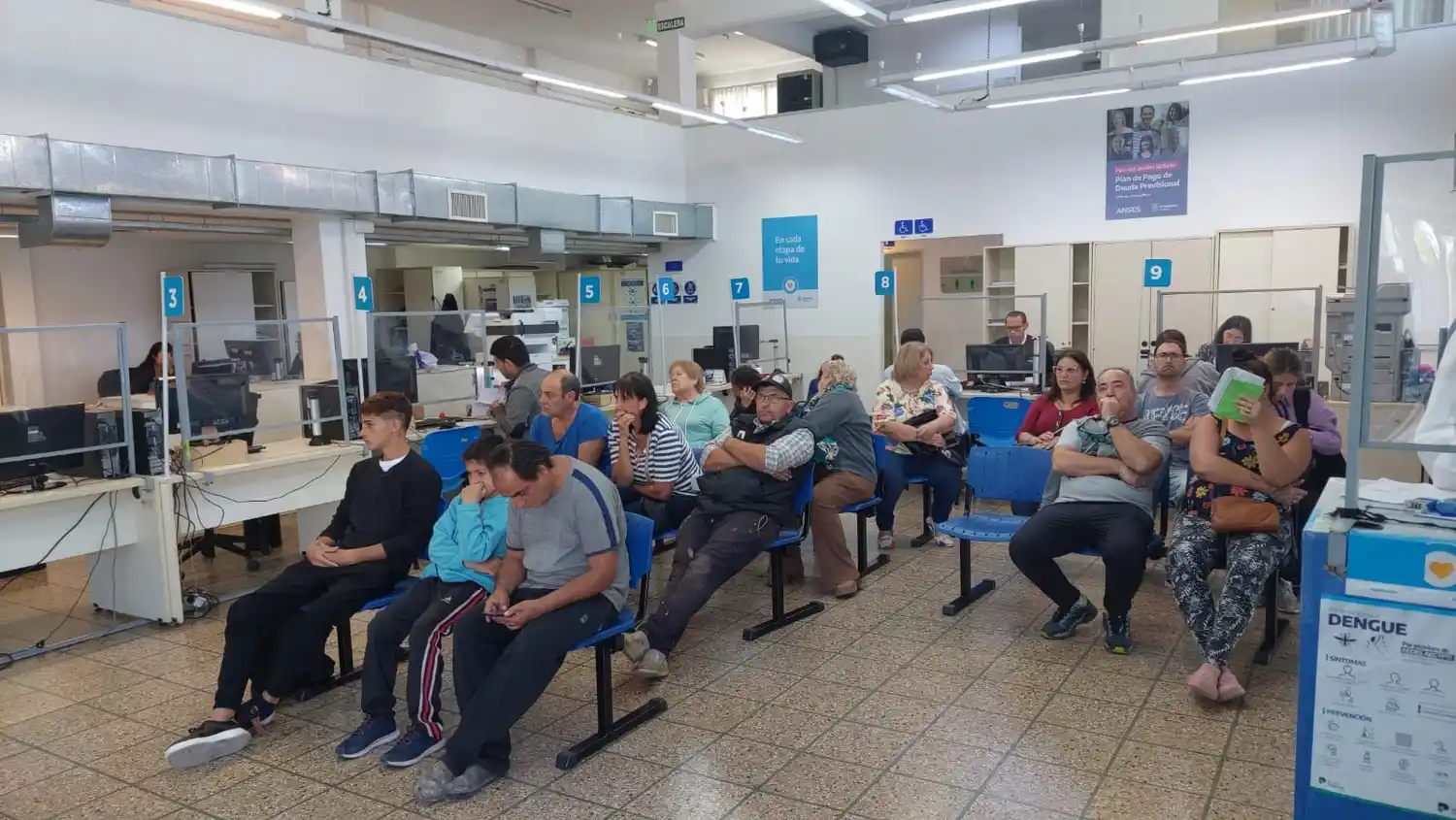 Para cobrar en marzo la ayuda escolar de 70 mil pesos con la liquidación de la AUH hay que completar el trámite virtual o acercarse a las oficinas del Anses.