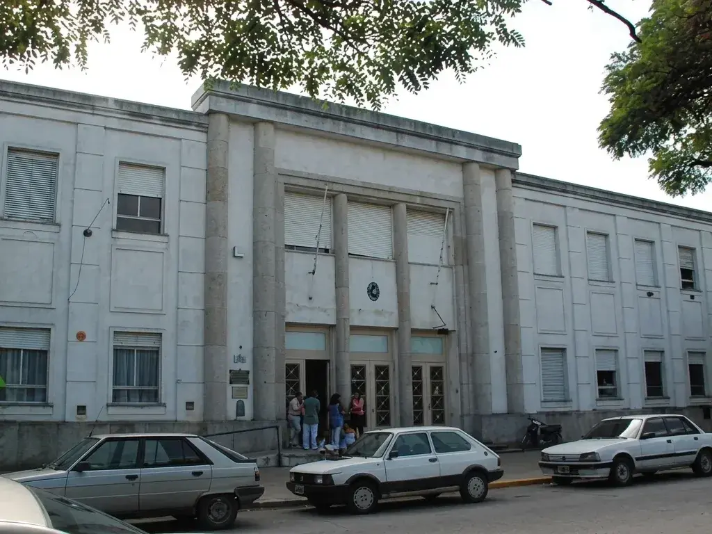 ISFDyT N° 33 (Sarmiento 50)