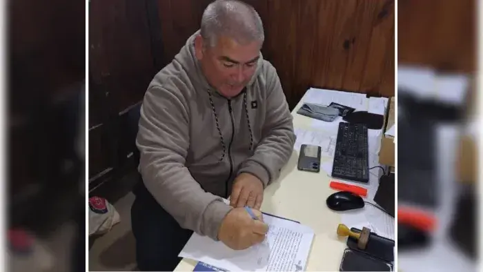 Felicitan a Diego Prado por su retiro del servicio de policía después de 33 años