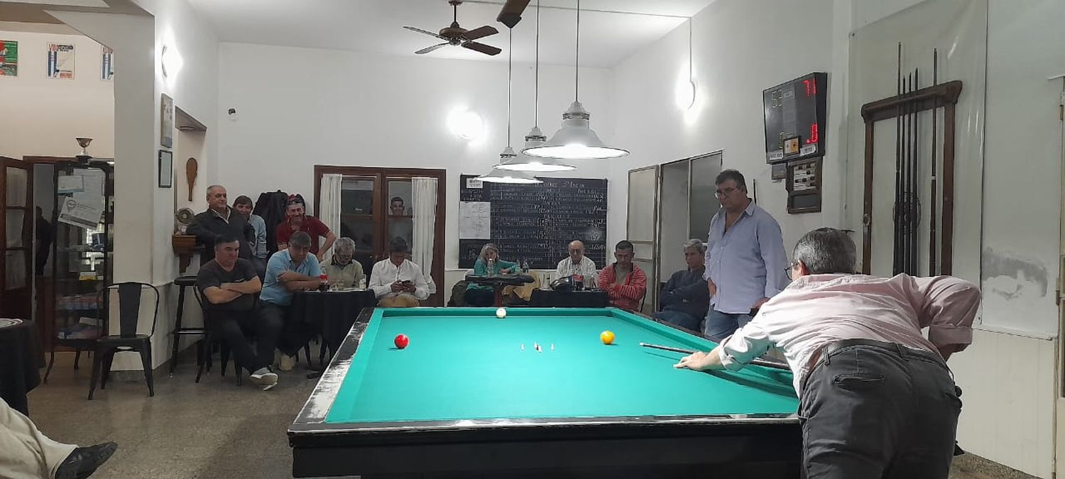 Una gran concurrencia se espera esta noche en el Club Pelota Gualeguay, sito en Alarcón Muñiz y Moreno, donde comienza a definirse la copa challenguer "Pedro Perchivale" (3a. edición).