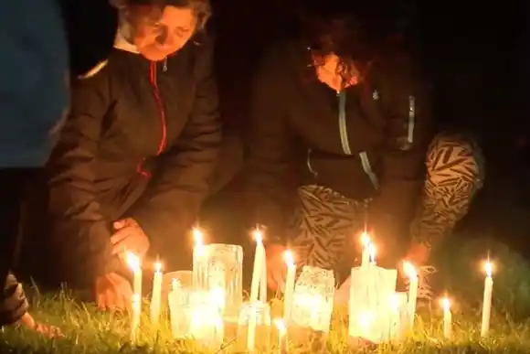 Conmoción en un pueblo santafesino: mató a puñaladas a su pareja en la avenida principal y frente a su hija