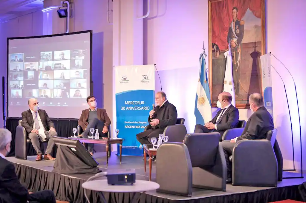 Tandilenses en la apertura de un encuentro nacional sobre las cooperativas que exportan