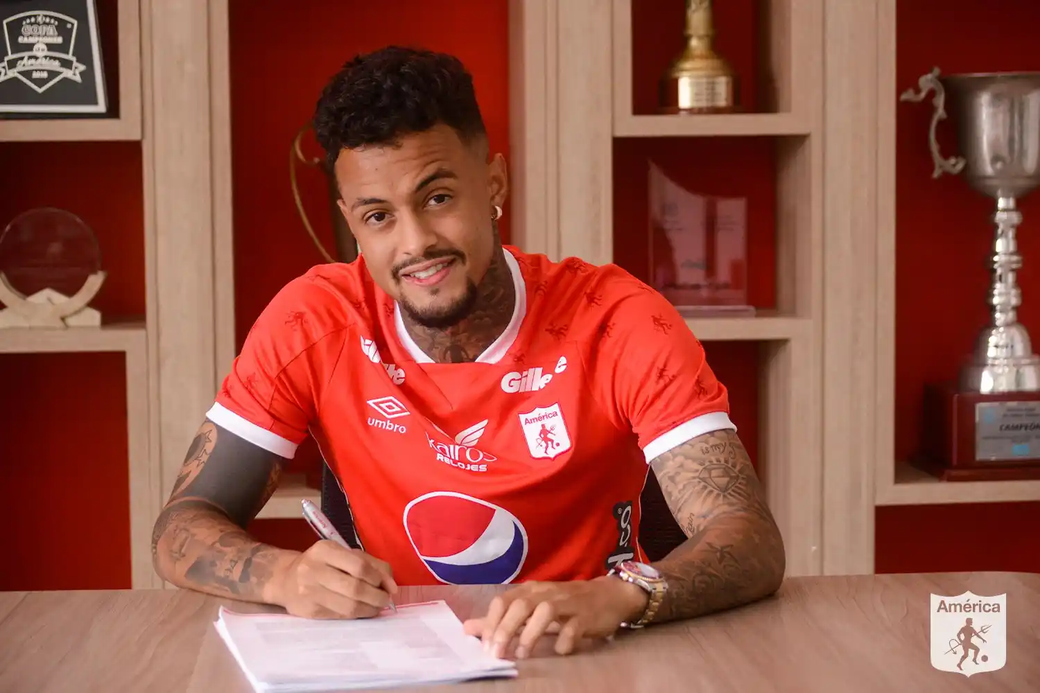 Alvarado confirmó un delantero de trayectoria: el colombiano Joao Rodríguez