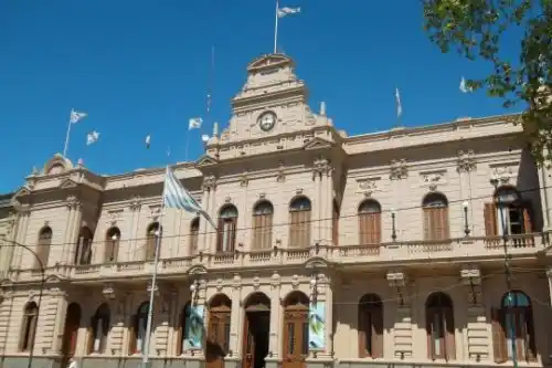 Municipios «reordenan» horas extra y los gremios denuncian recortes