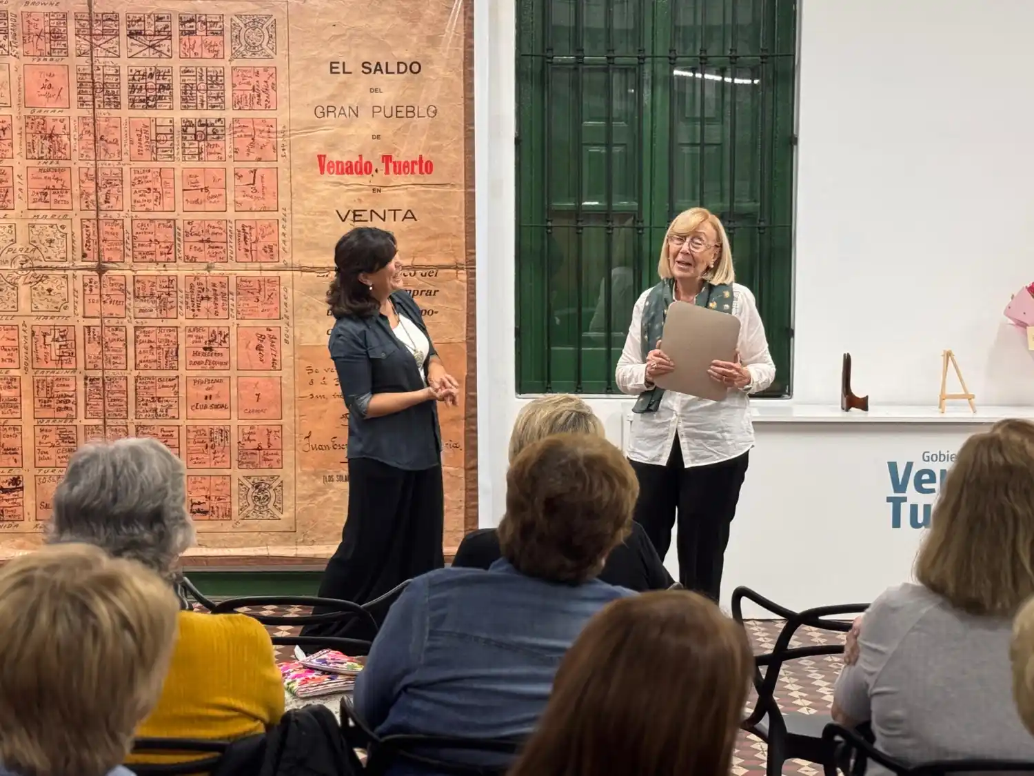 Gloria Raies exhibió pinturas en la Casa Museo Cayetano Silva.