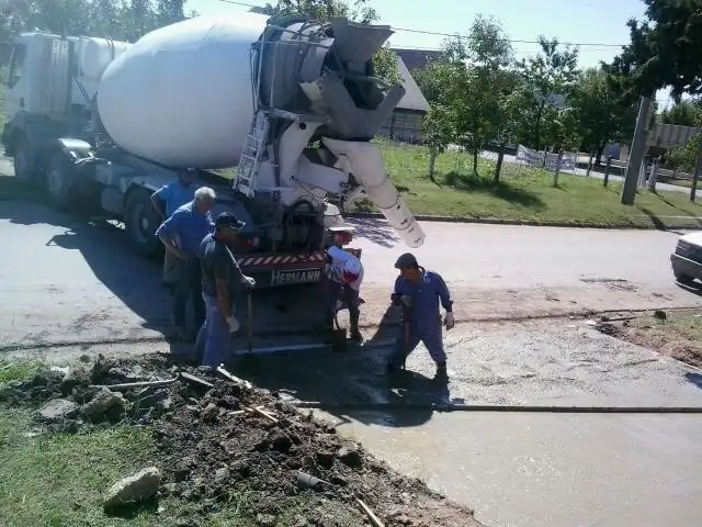 Se Construye un Nuevo acceso Vehicular y de Servicios en el Complejo Polideportivo