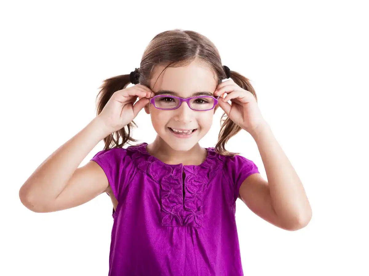Anteojos para niños: la importancia de la  buena elección para un hábito saludable   
