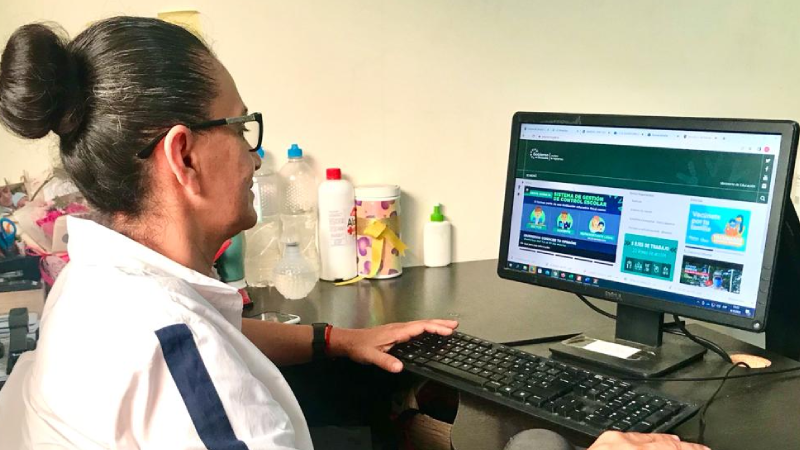 Proponen que las personas mayores puedan terminar sus estudios secundarios de forma virtual