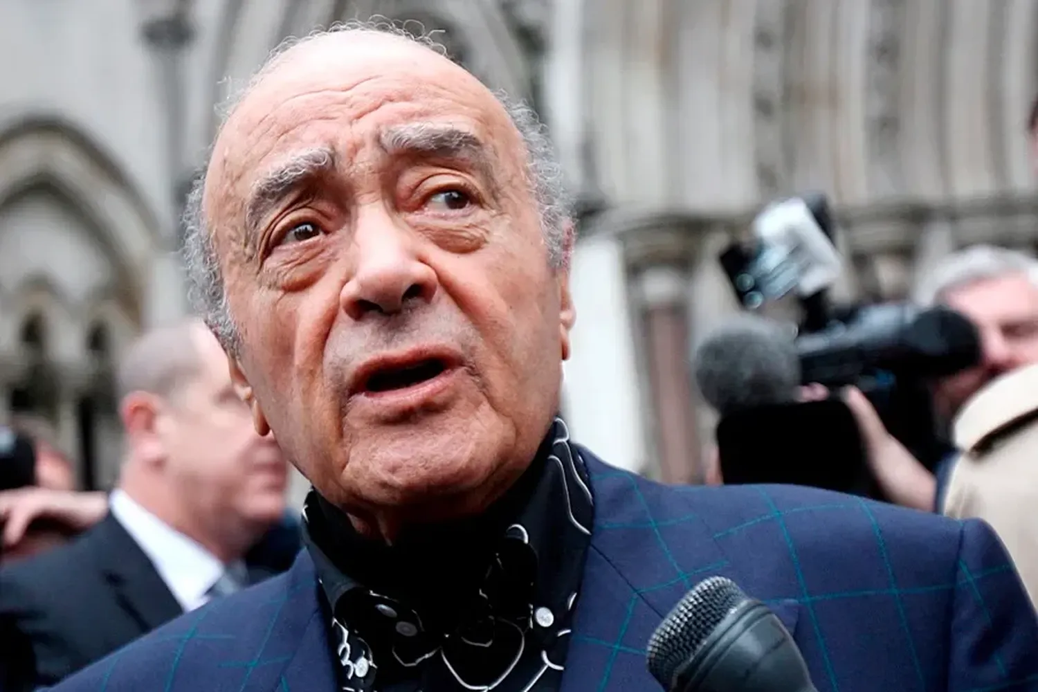 Abogados de víctimas de Mohamed Al Fayed dicen que era un monstruo al que ayudó su empresa Harrods