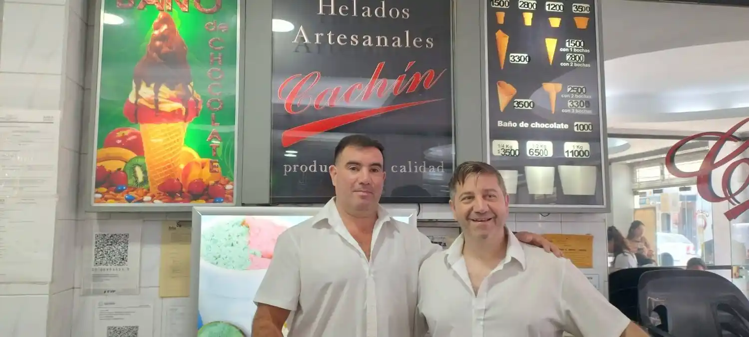 Las mamás y seños del Jardín 903 agradecen por los helados