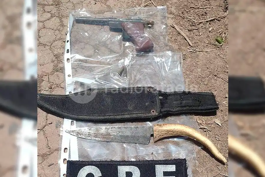 Detuvieron a un esperancino por andar "a las vueltas" con un arma de fuego y un cuchillo