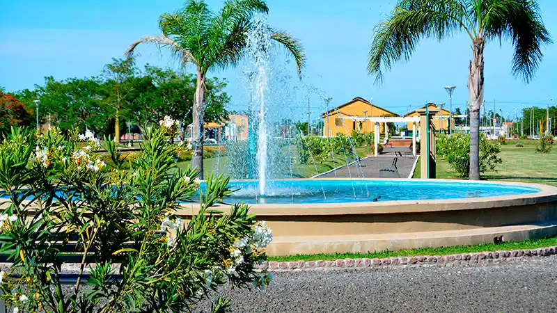 Es el encargado de mantenimiento del Parque Paseo y le pide a los vecinos cuidar del lugar