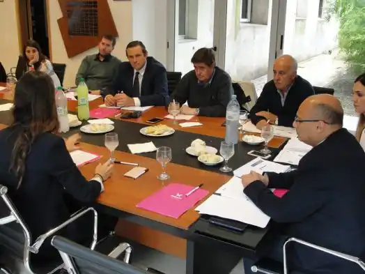 Intendentes de la región forman una red de innovación local