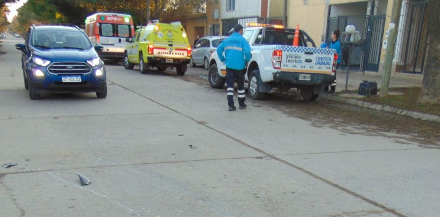 Servicios de emergencias atendieron a los motociclistas heridos.