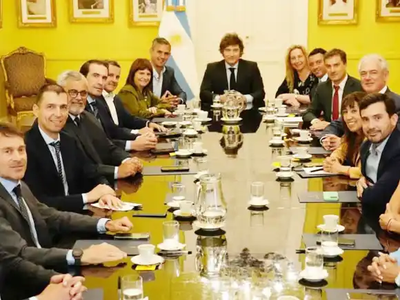 Radicales disidentes buscan acuerdos con Milei en Casa Rosada