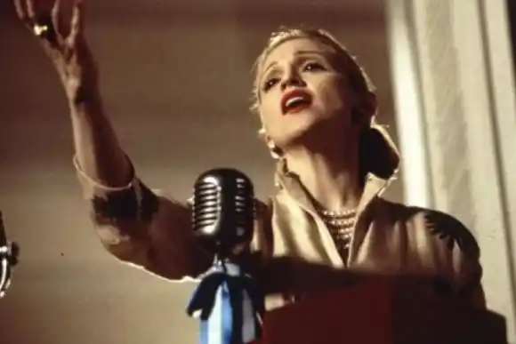 Madonna: “Agarré a Menem mirando el bretel de mi corpiño”