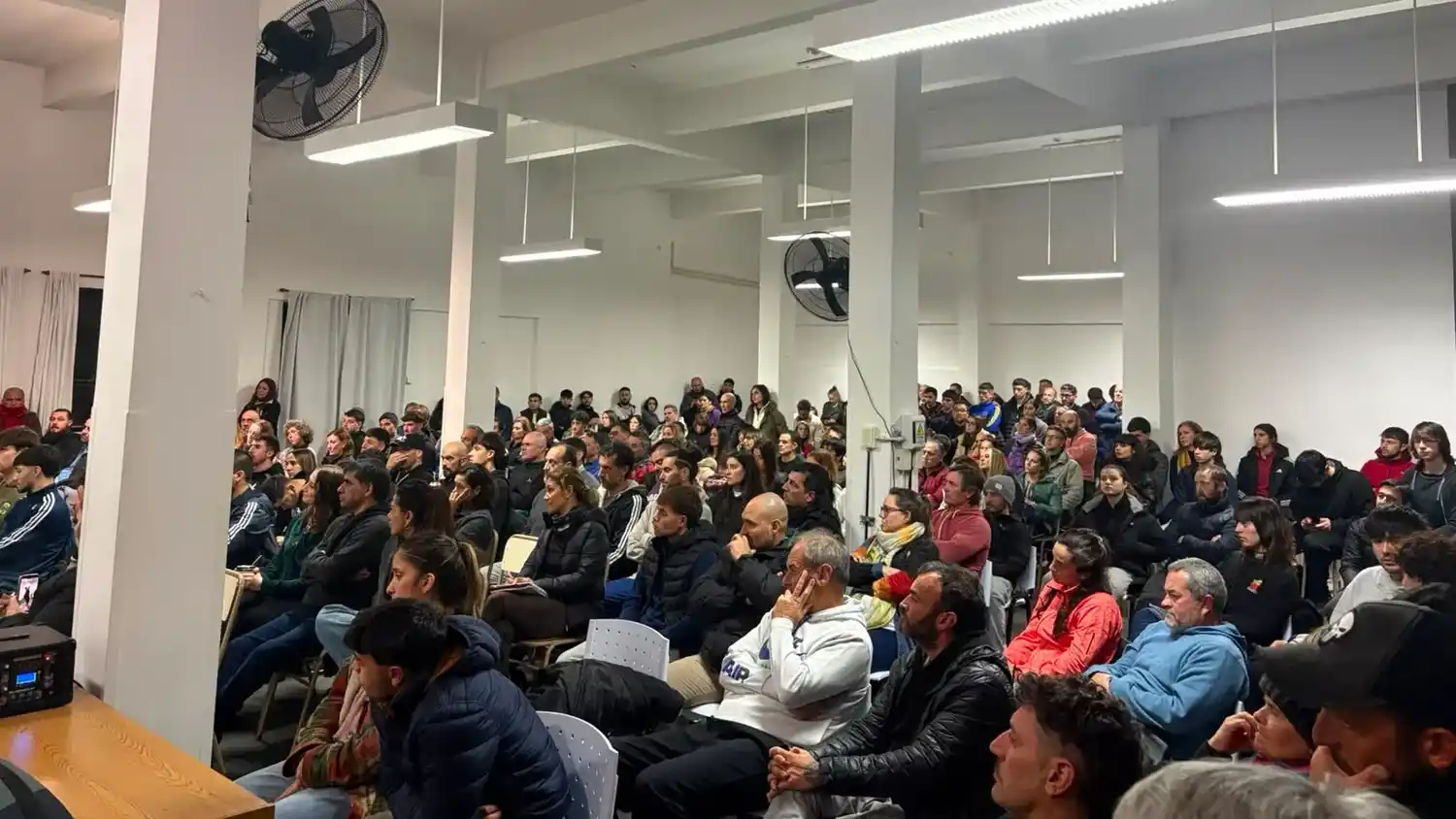 A sala llena, Horacio Anselmi brindó una charla sobre formación deportiva en CRESTA