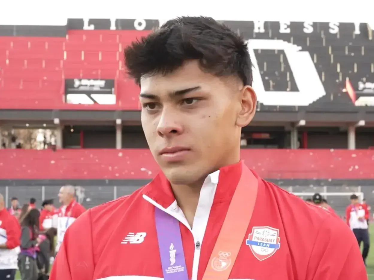 Oro en fútbol con Paraguay: la historia del arquero Leo Sosa, un santafesino por adopción