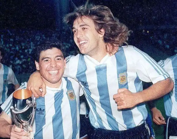 Maradona y Batistuta a Gimnasia: ¿sí o no?