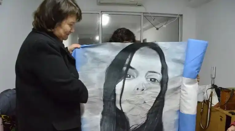 La madre de Cecilia Strzyzowksi le pidió al Presidente que intervenga la provincia “porque la Justicia no es independiente”