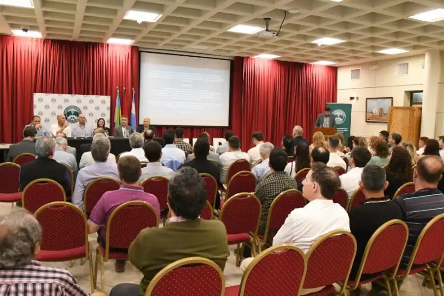 Iván Acosta, director general, repasó los principales puntos de la Memoria institucional.
