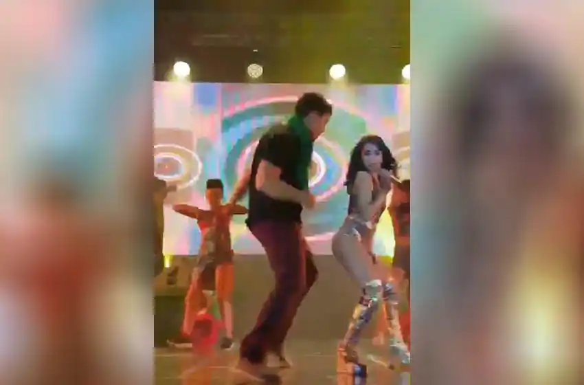 Lali Espósito bailó con un fan y subió la temperatura del escenario