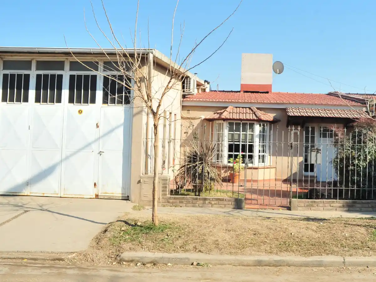 Investigan importante robo en barrio 20 de Junio 