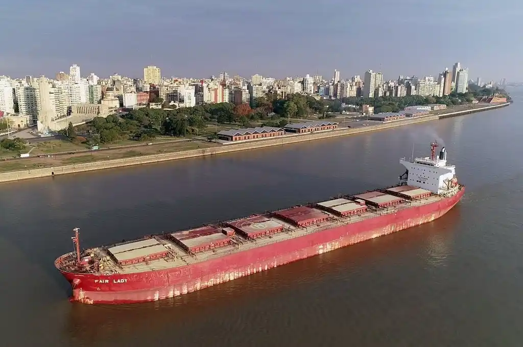 En Rosario se monitorea a diario el comportamiento del río. Foto: Archivo