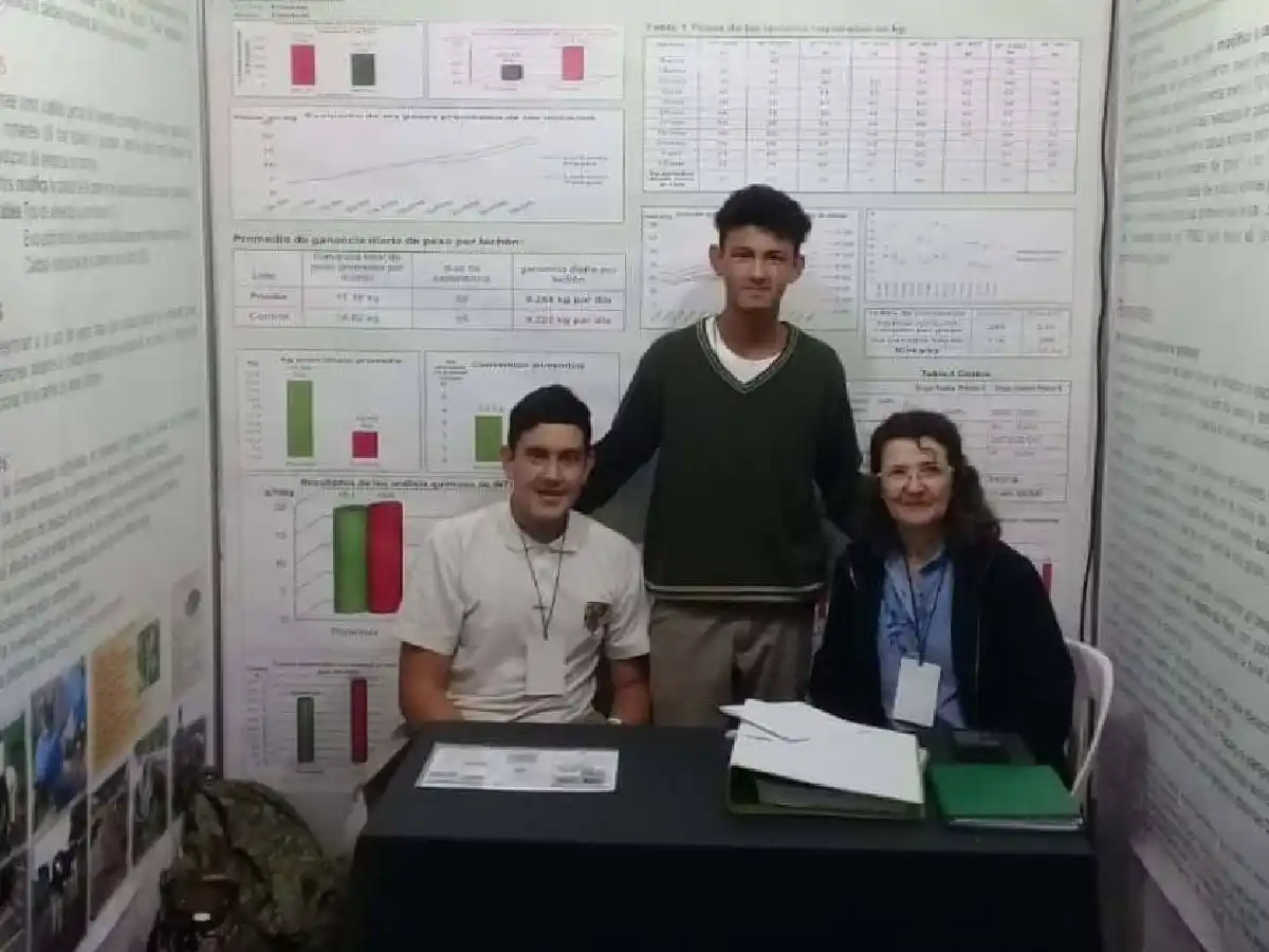 La yerba como alimento de animales de granja sorprende en la Feria de Ciencias