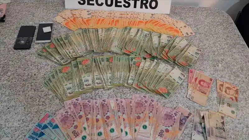 Denunció que le robaron casi $1 millón y hallaron más de $250 mil en lo de su ex