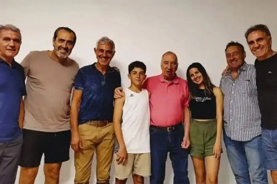 Carlos Bilardo recibió la visita de los jugadores campeones del 86: “Estamos felices de verlo tan bien”