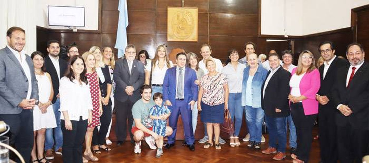 Alejandro González Crivelli reconocido como  �SPersona destacada de la cultura⬝