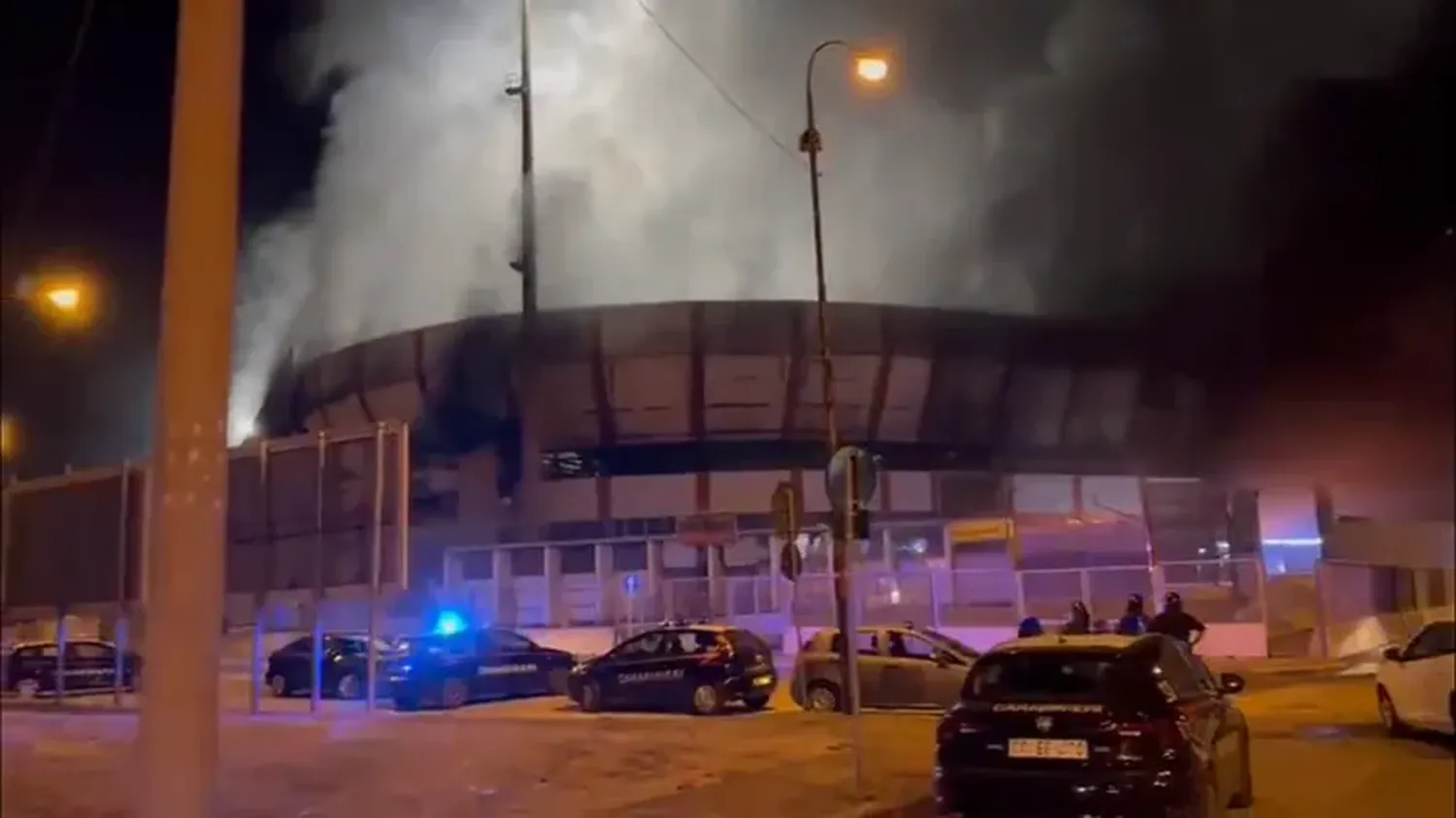 Italia: perdieron 2 a 0 y le incendiaron la cancha al rival