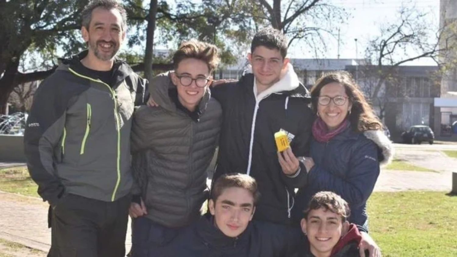 Estudiantes crearon un satélite para medir microplásticos en el aire: será lanzado a fin de mes