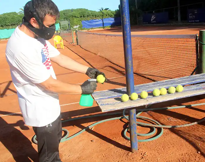 Tenis, el deporte con el protocolo más elogiado y aplicado del país